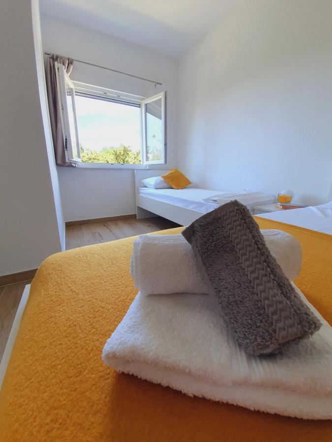 Apartmani Starigrad Paklenica - Danijel Bagian luar foto
