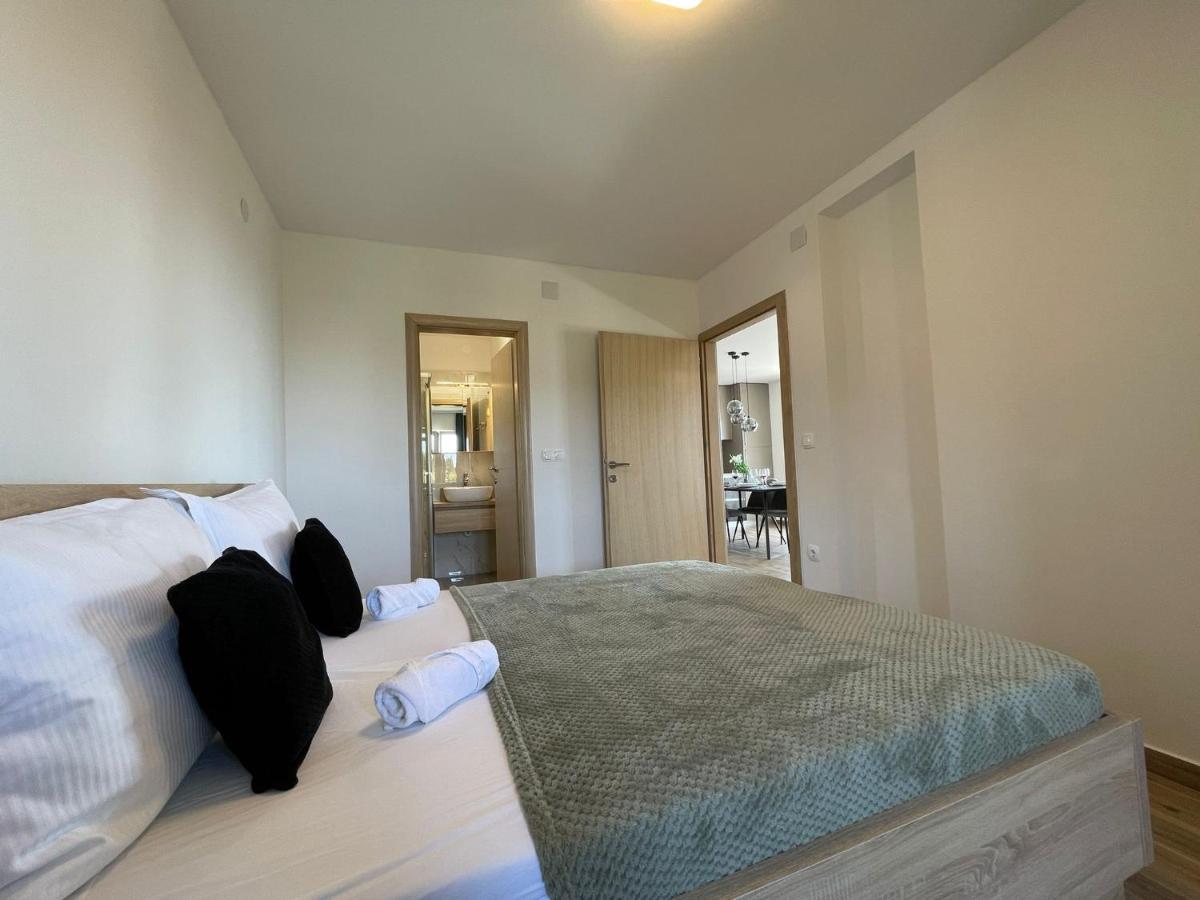 Apartmani Starigrad Paklenica - Danijel Bagian luar foto