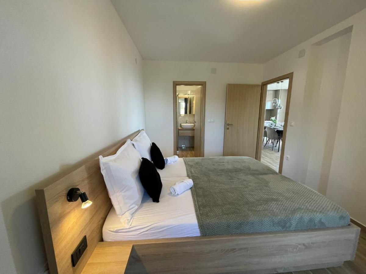 Apartmani Starigrad Paklenica - Danijel Bagian luar foto
