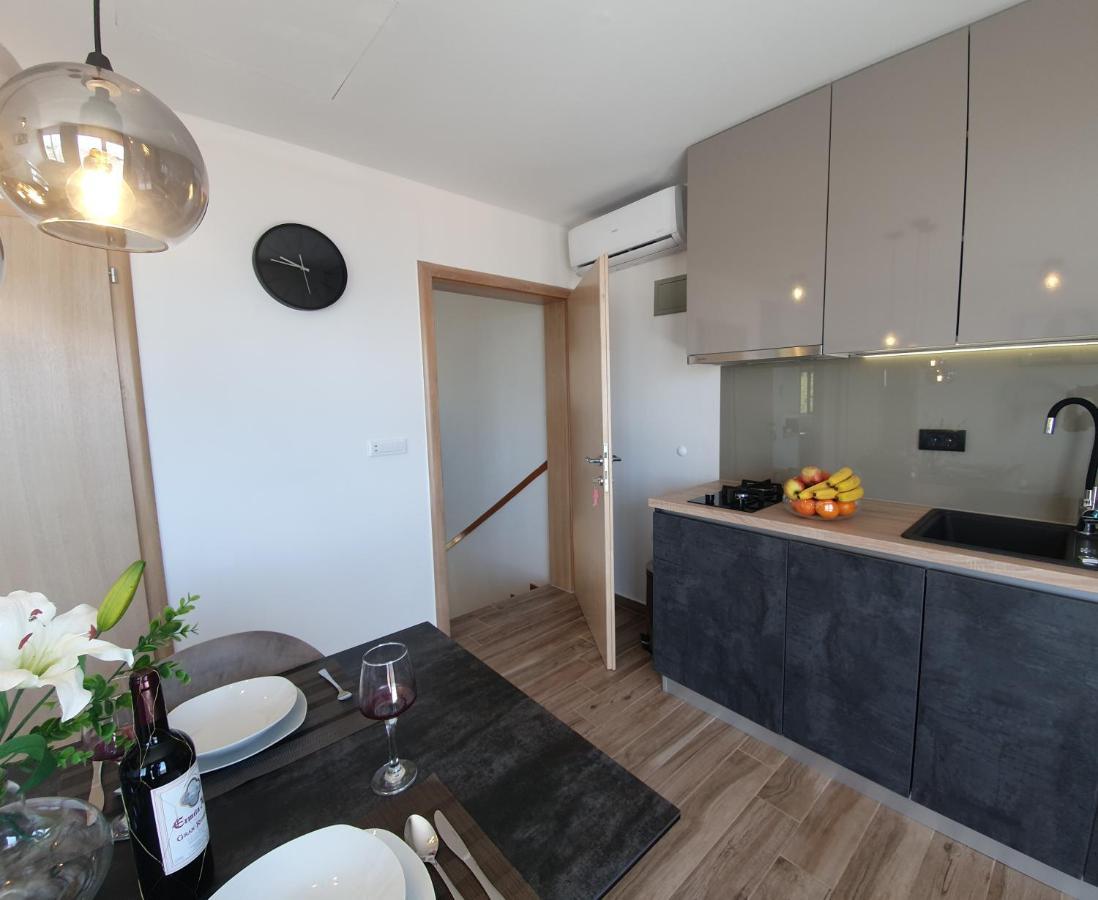 Apartmani Starigrad Paklenica - Danijel Bagian luar foto
