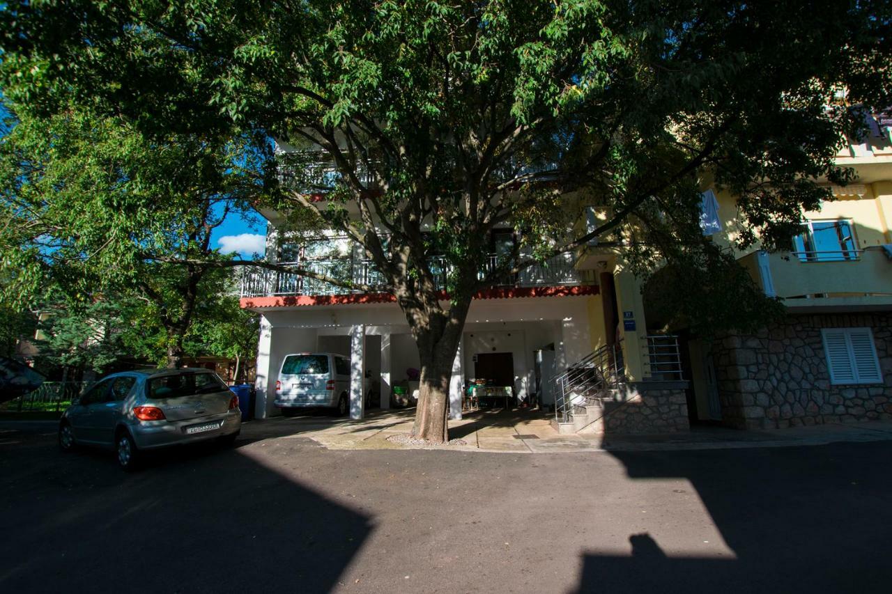 Apartmani Starigrad Paklenica - Danijel Bagian luar foto